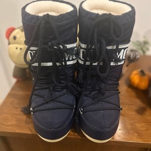 COPY - Kids moonboots never worn size 10